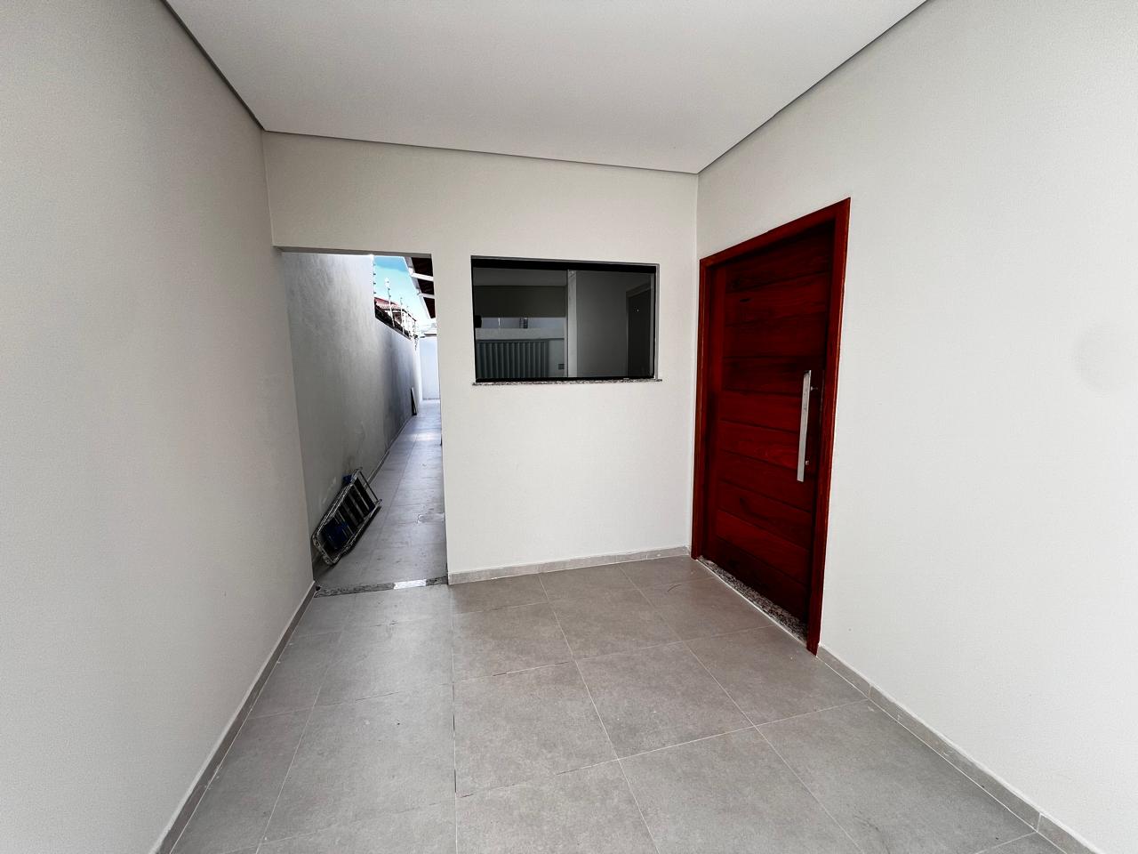 Vende bela casa com ótimo acabamento no Santa Lúcia