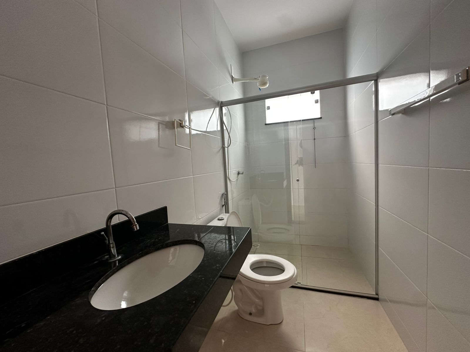Aluga Casa Com Lote Amplo no Jd. América I