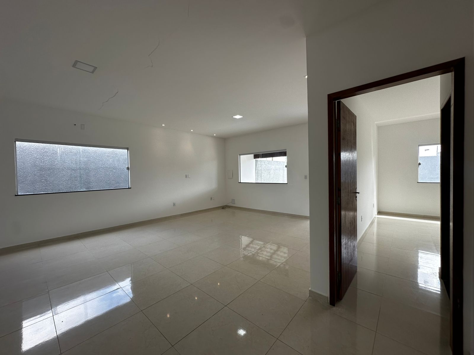 Aluga Casa Com Lote Amplo no Jd. América I
