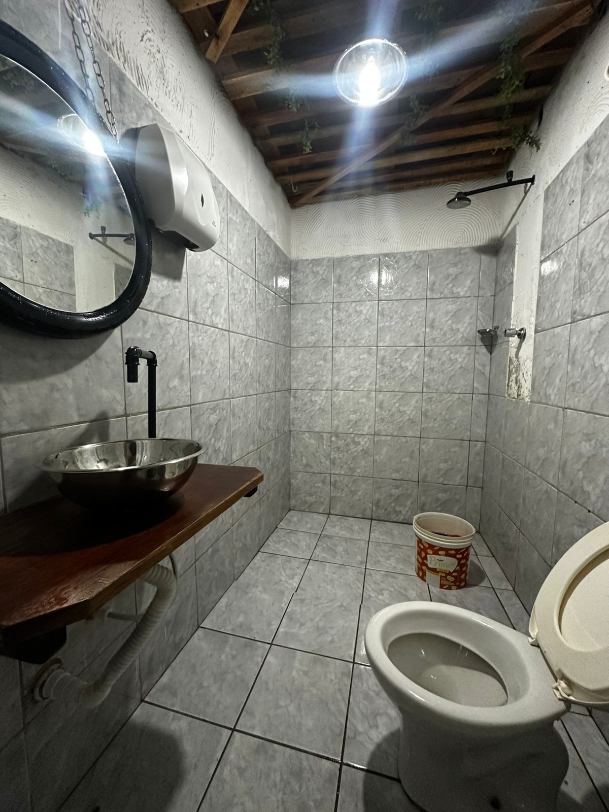 Vende prédio comercial no bairro Moisés reis