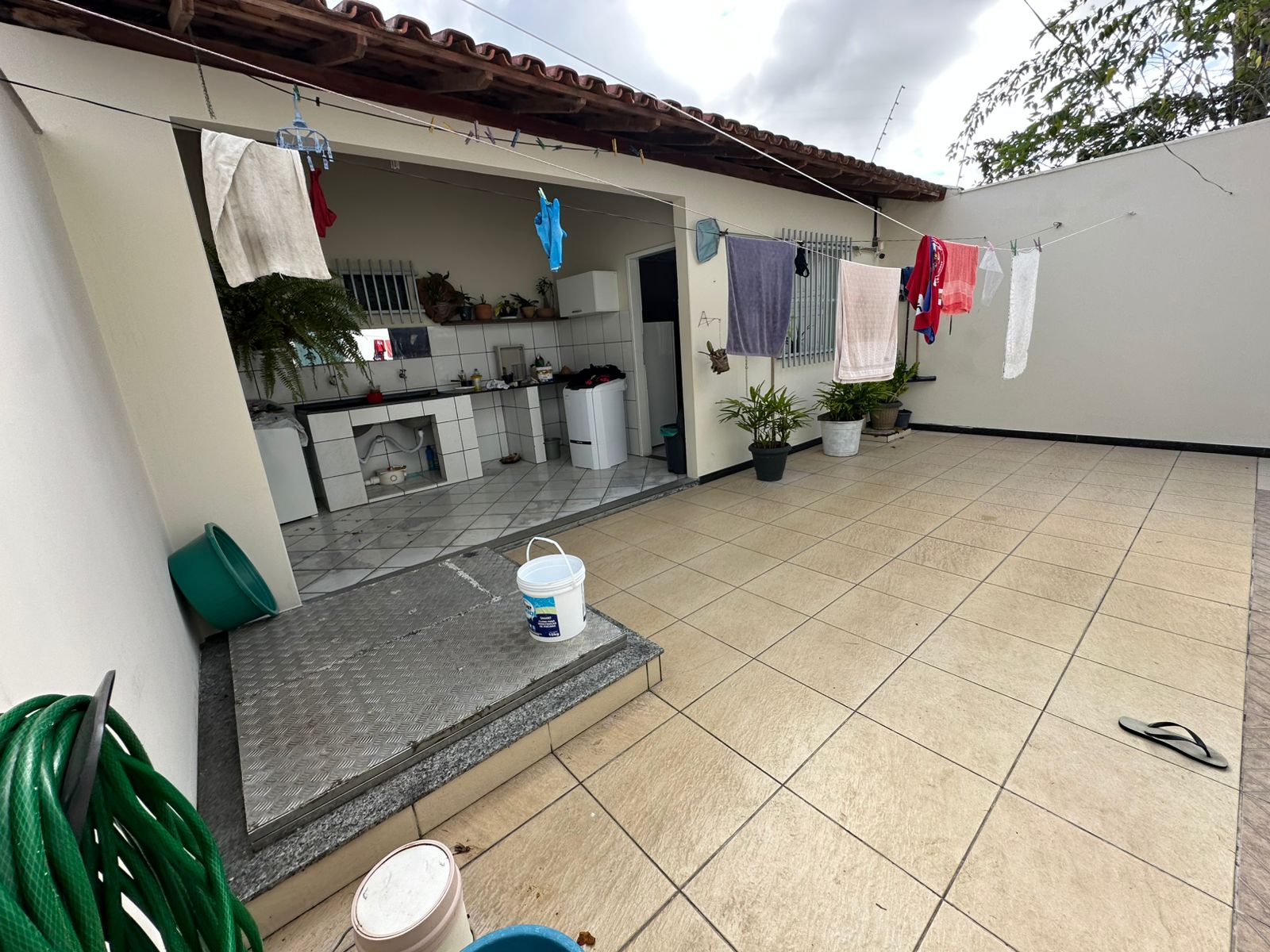 Vende bela casa no bairro Matinha