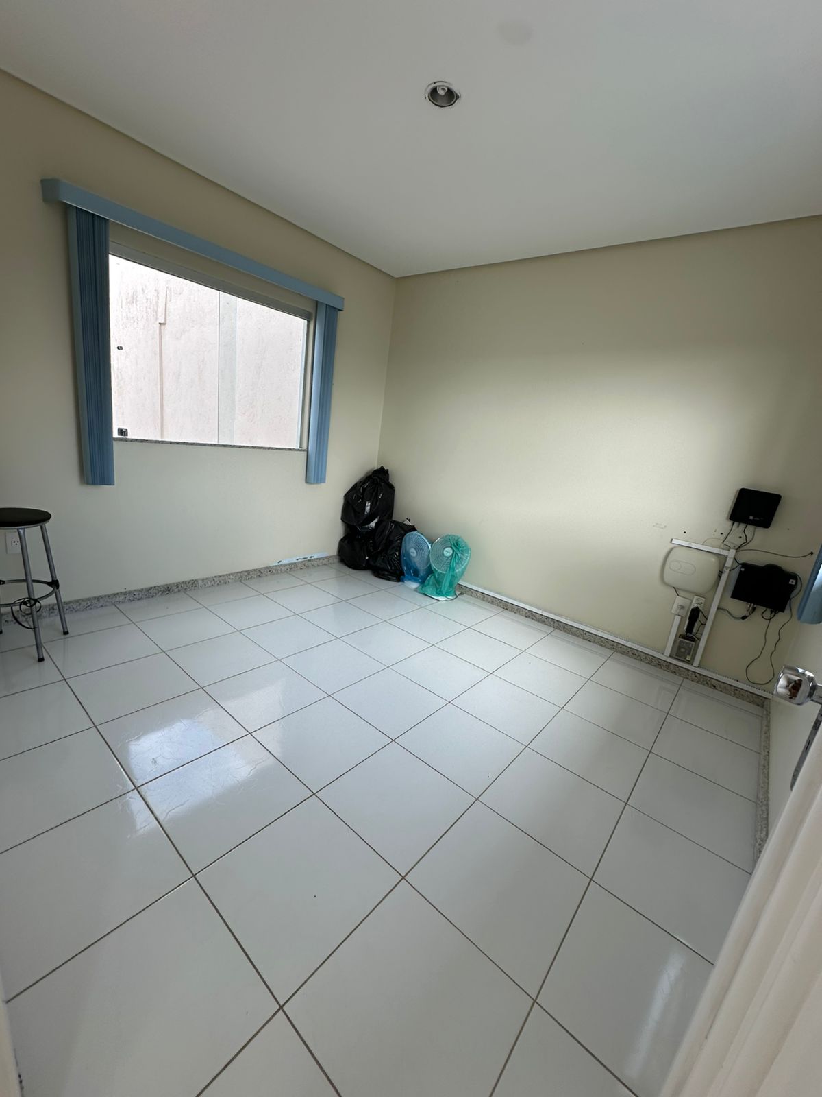Vende bela casa no bairro Matinha