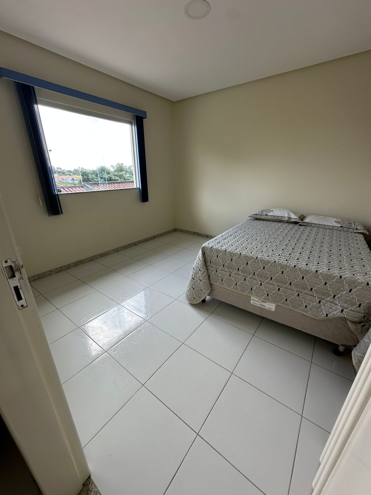 Vende bela casa no bairro Matinha