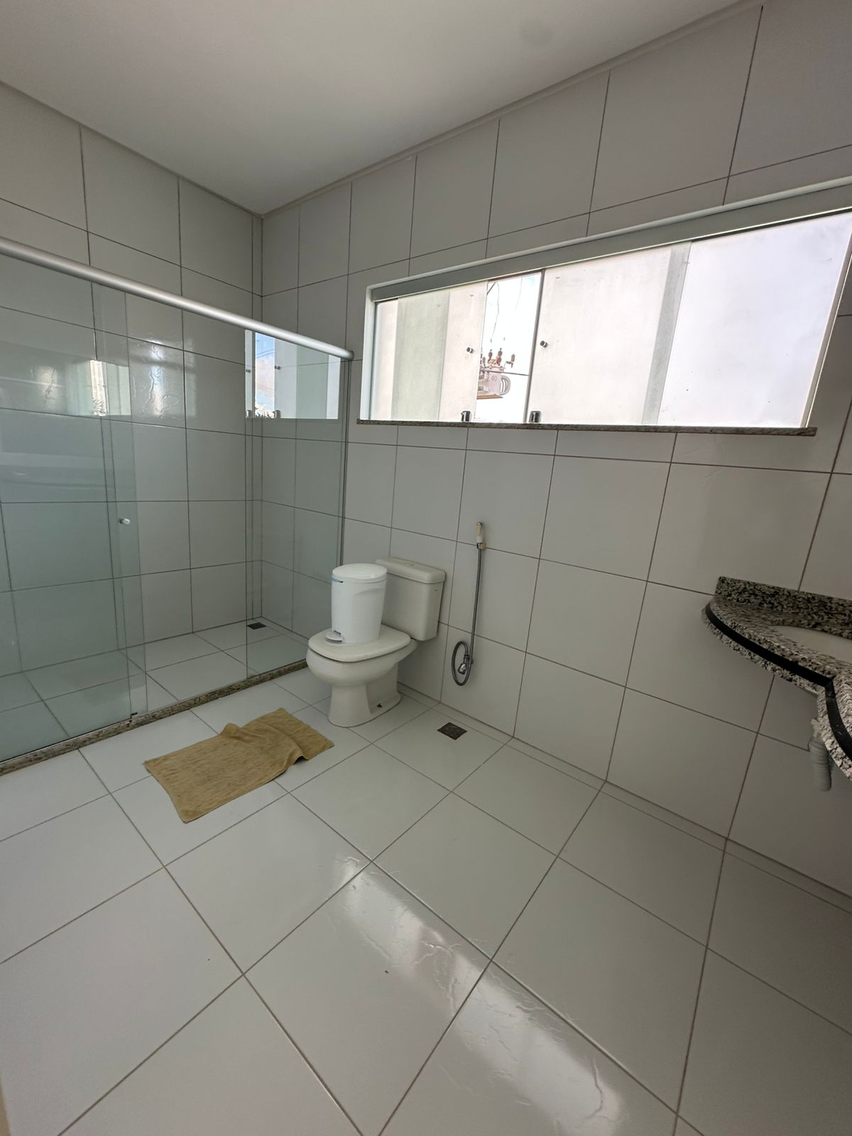 Vende bela casa no bairro Matinha