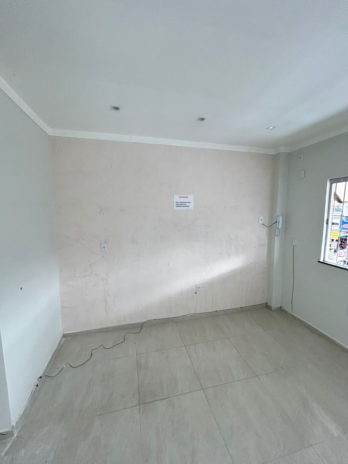 ALUGA SALA COMERCIAL NA AV. DUQUE DE CAXIAS