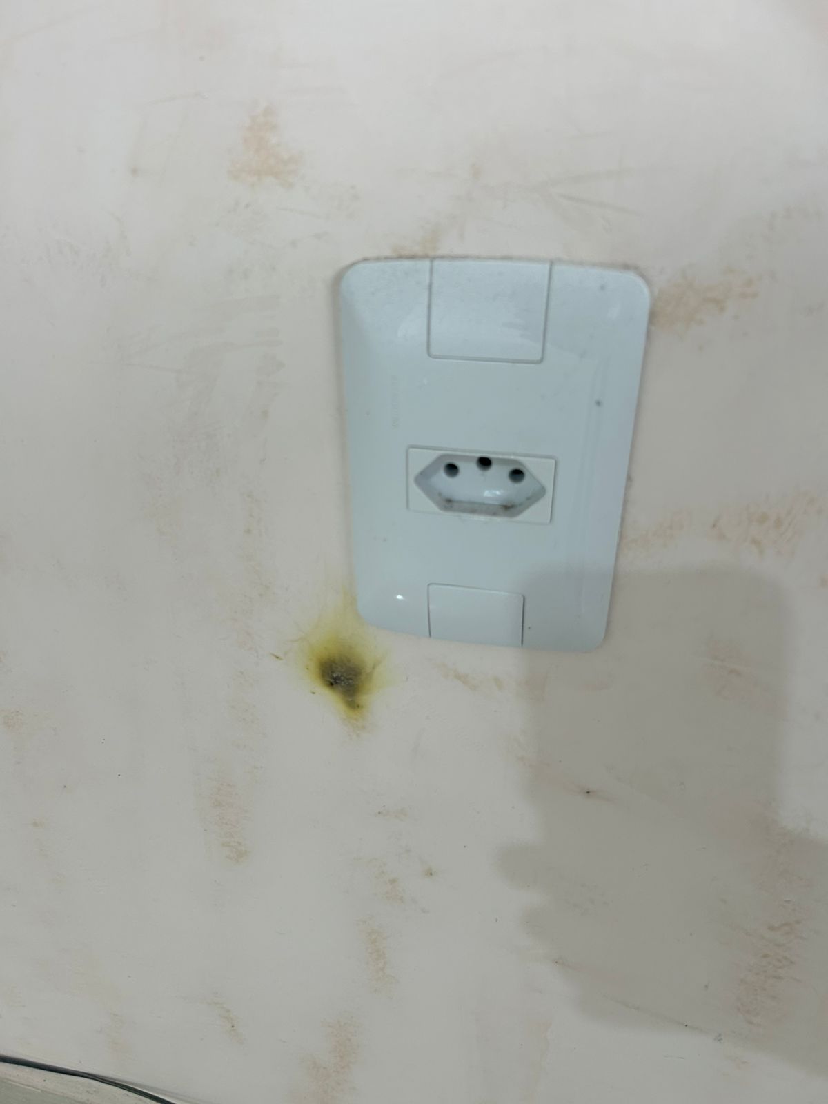 ALUGA SALA COMERCIAL NA AV. DUQUE DE CAXIAS