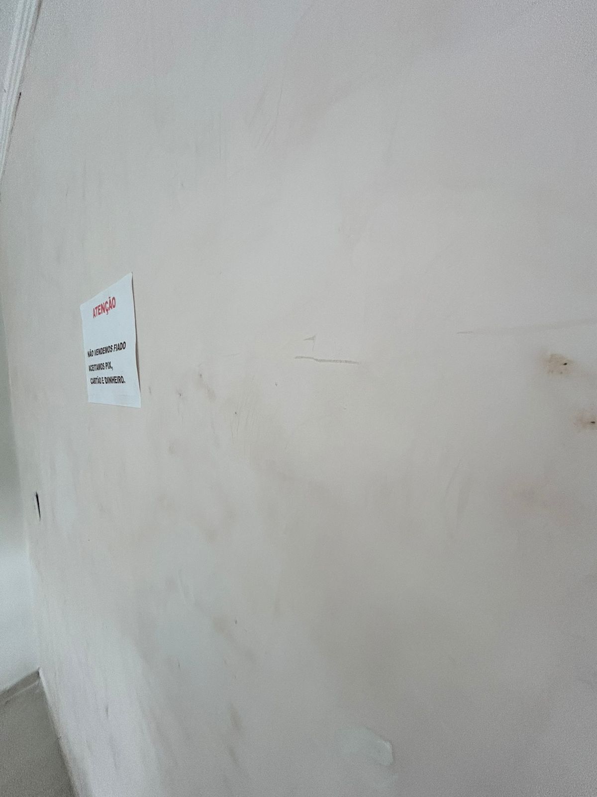 ALUGA SALA COMERCIAL NA AV. DUQUE DE CAXIAS