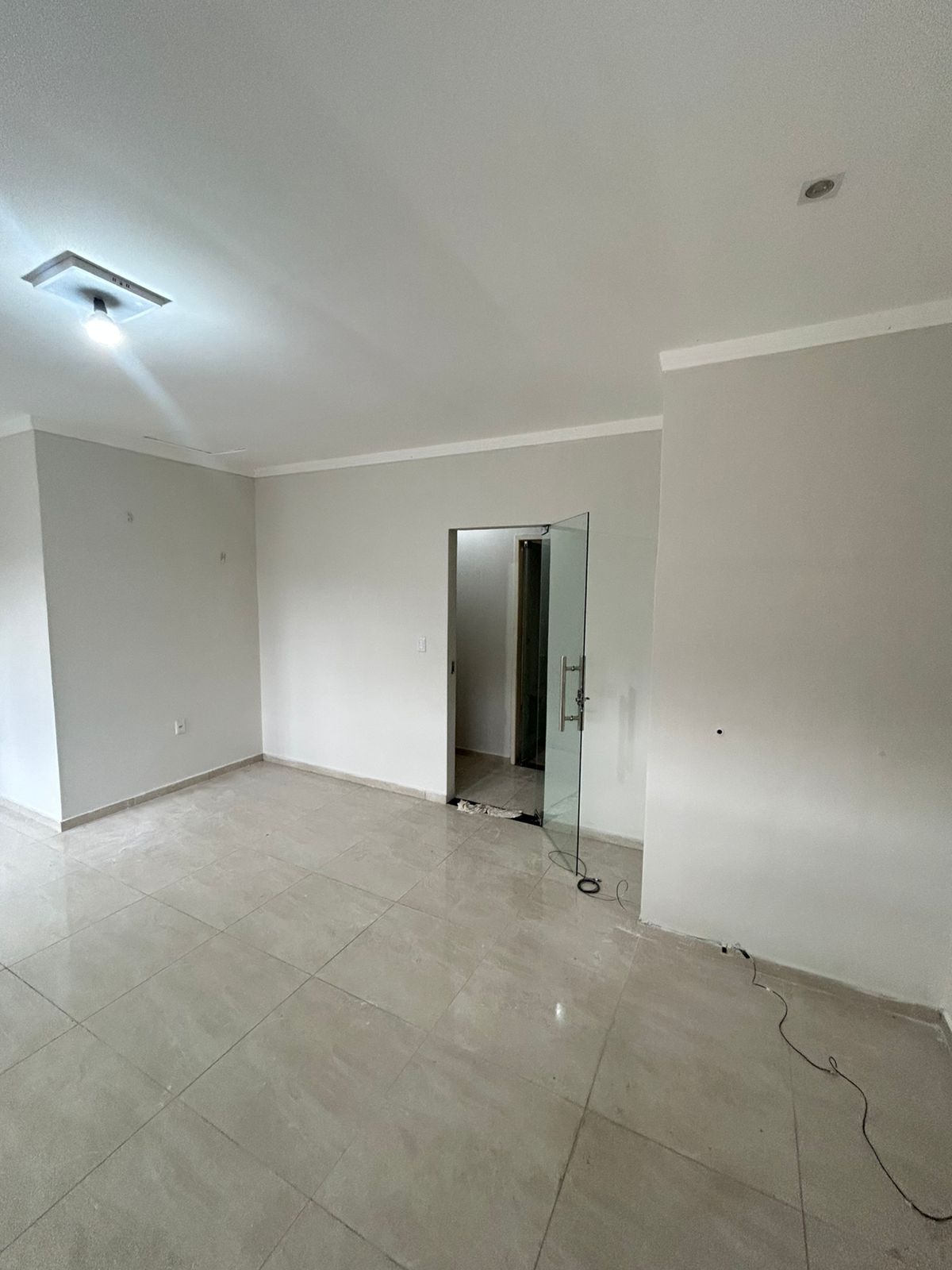 ALUGA SALA COMERCIAL NA AV. DUQUE DE CAXIAS