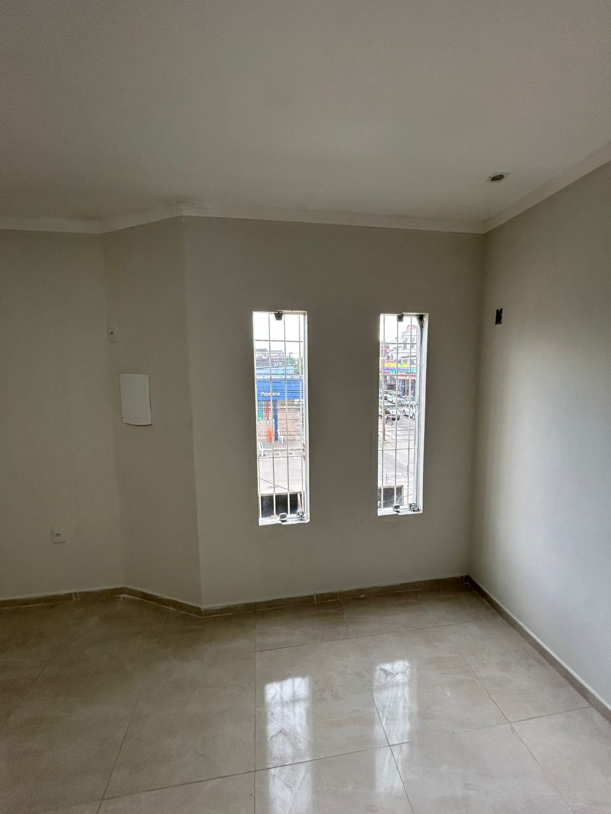 ALUGA SALA COMERCIAL NA AV. DUQUE DE CAXIAS