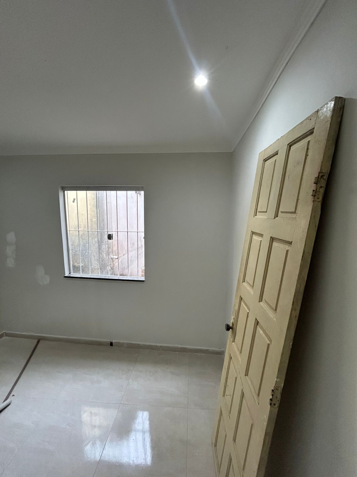 ALUGA SALA COMERCIAL NA AV. DUQUE DE CAXIAS