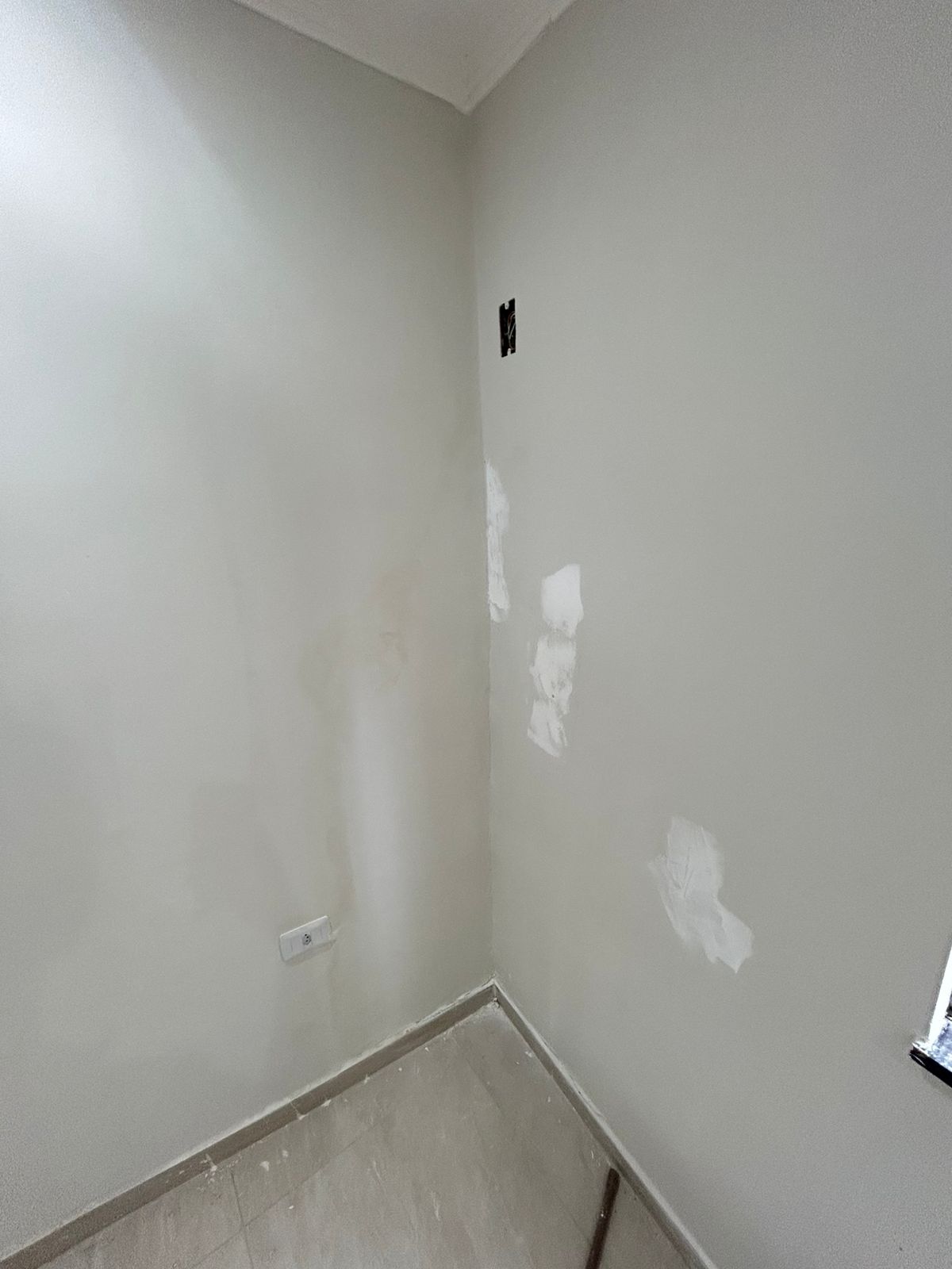 ALUGA SALA COMERCIAL NA AV. DUQUE DE CAXIAS