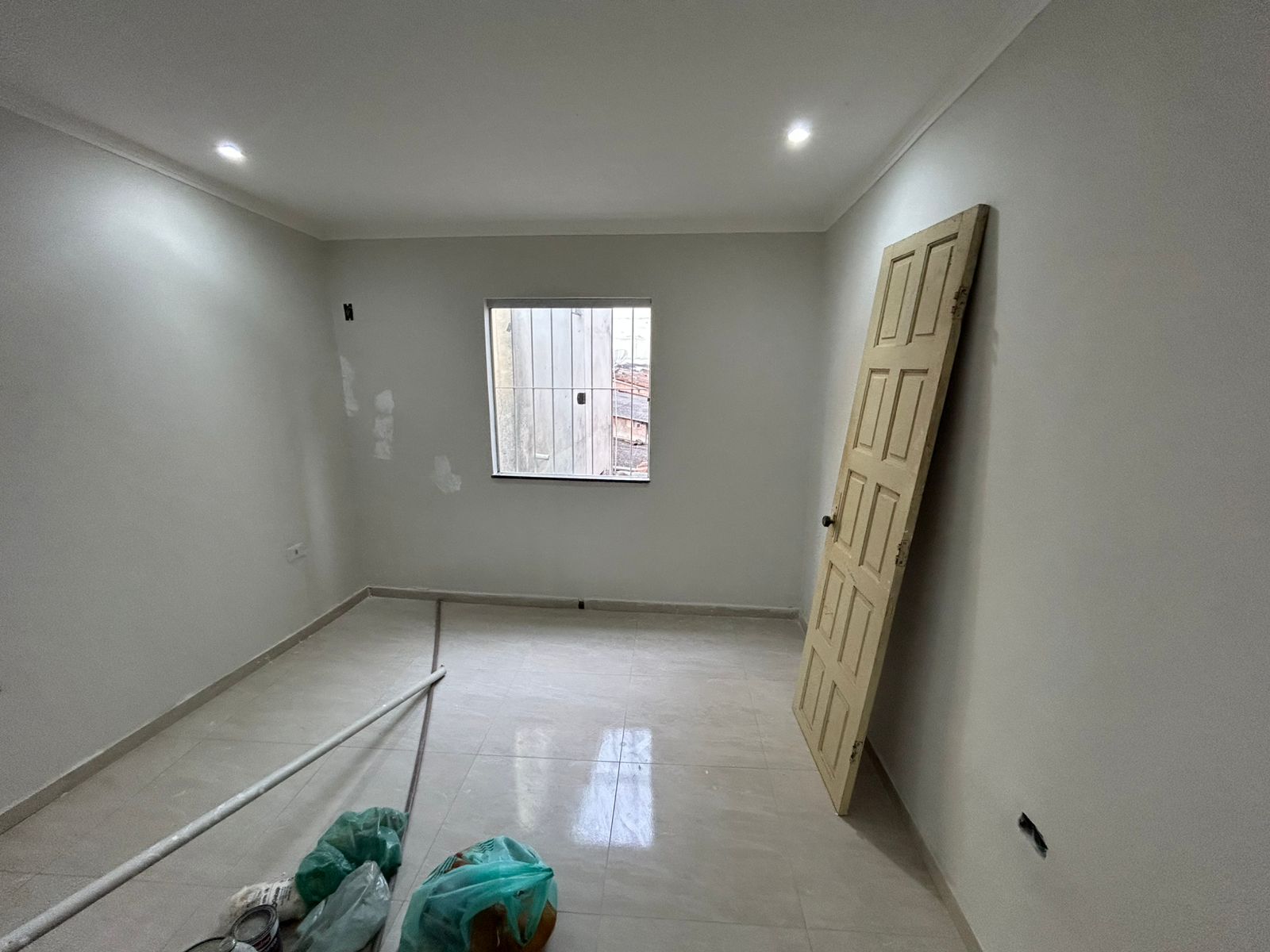 ALUGA SALA COMERCIAL NA AV. DUQUE DE CAXIAS