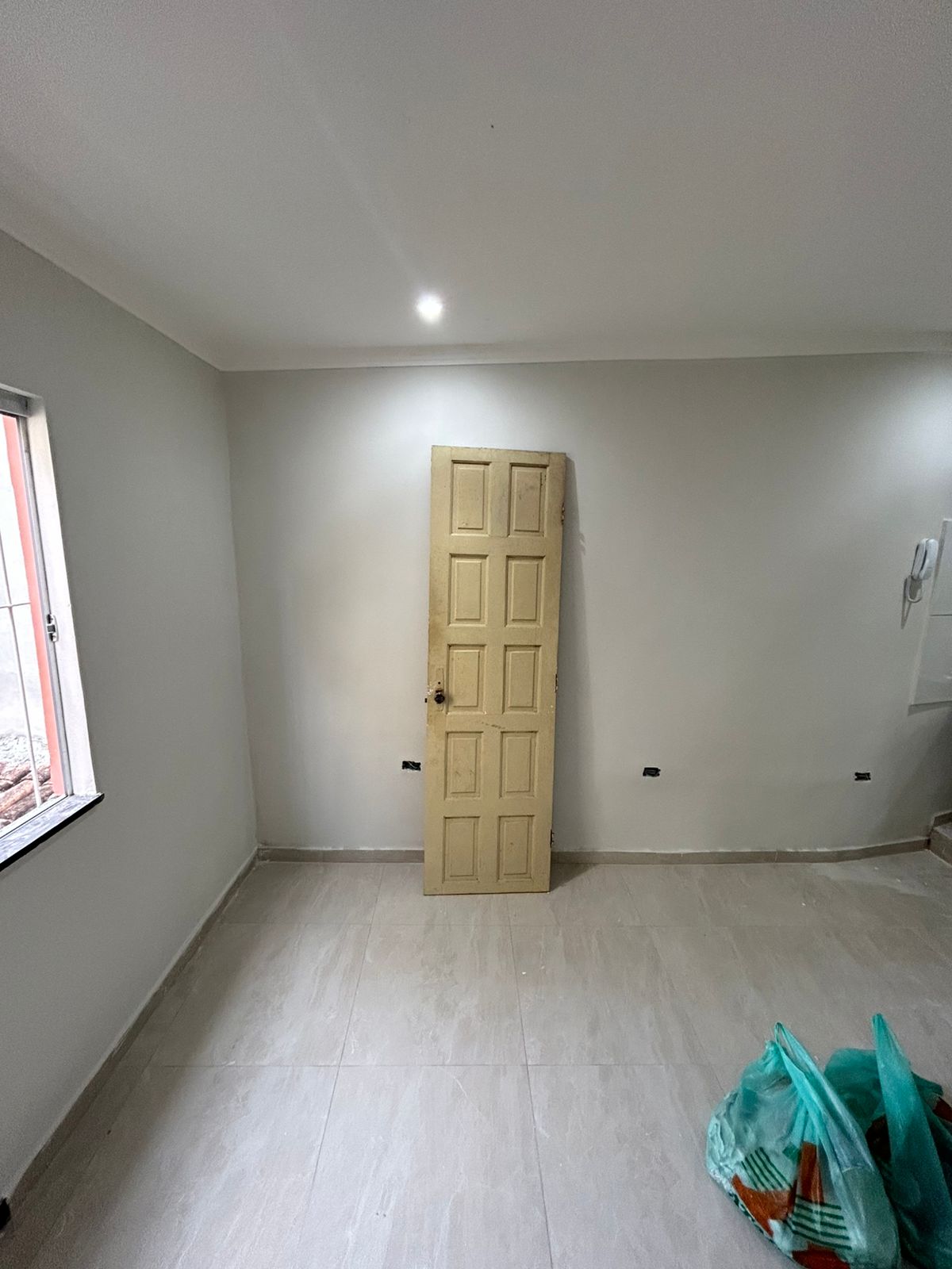 ALUGA SALA COMERCIAL NA AV. DUQUE DE CAXIAS