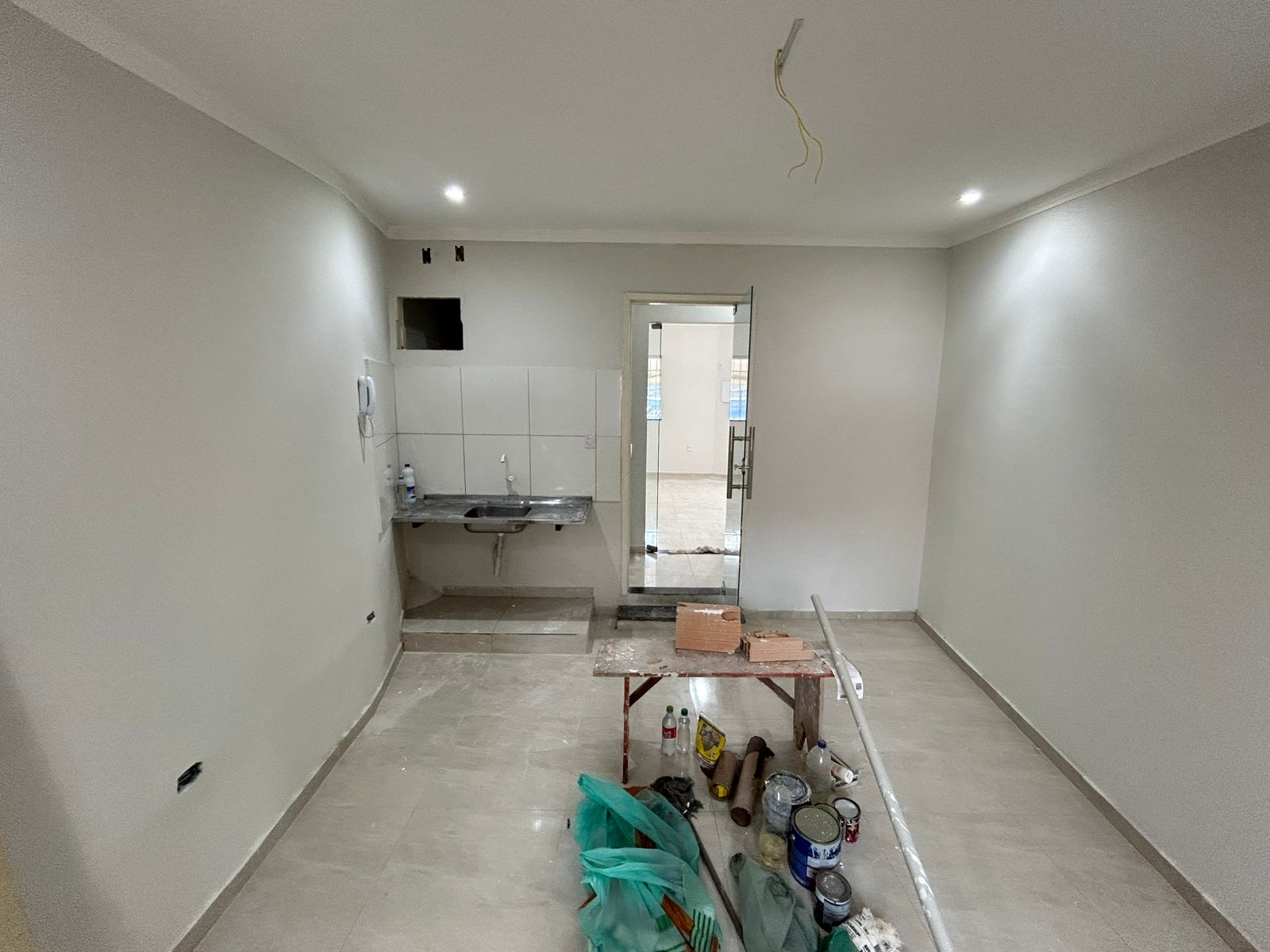ALUGA SALA COMERCIAL NA AV. DUQUE DE CAXIAS