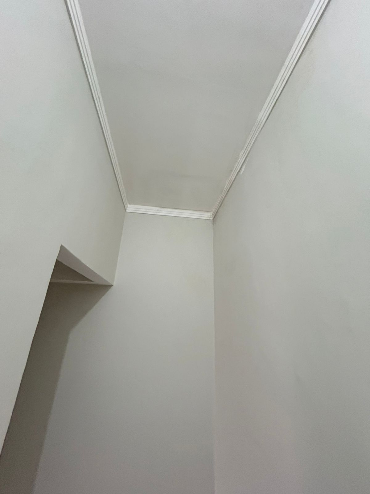 ALUGA SALA COMERCIAL NA AV. DUQUE DE CAXIAS