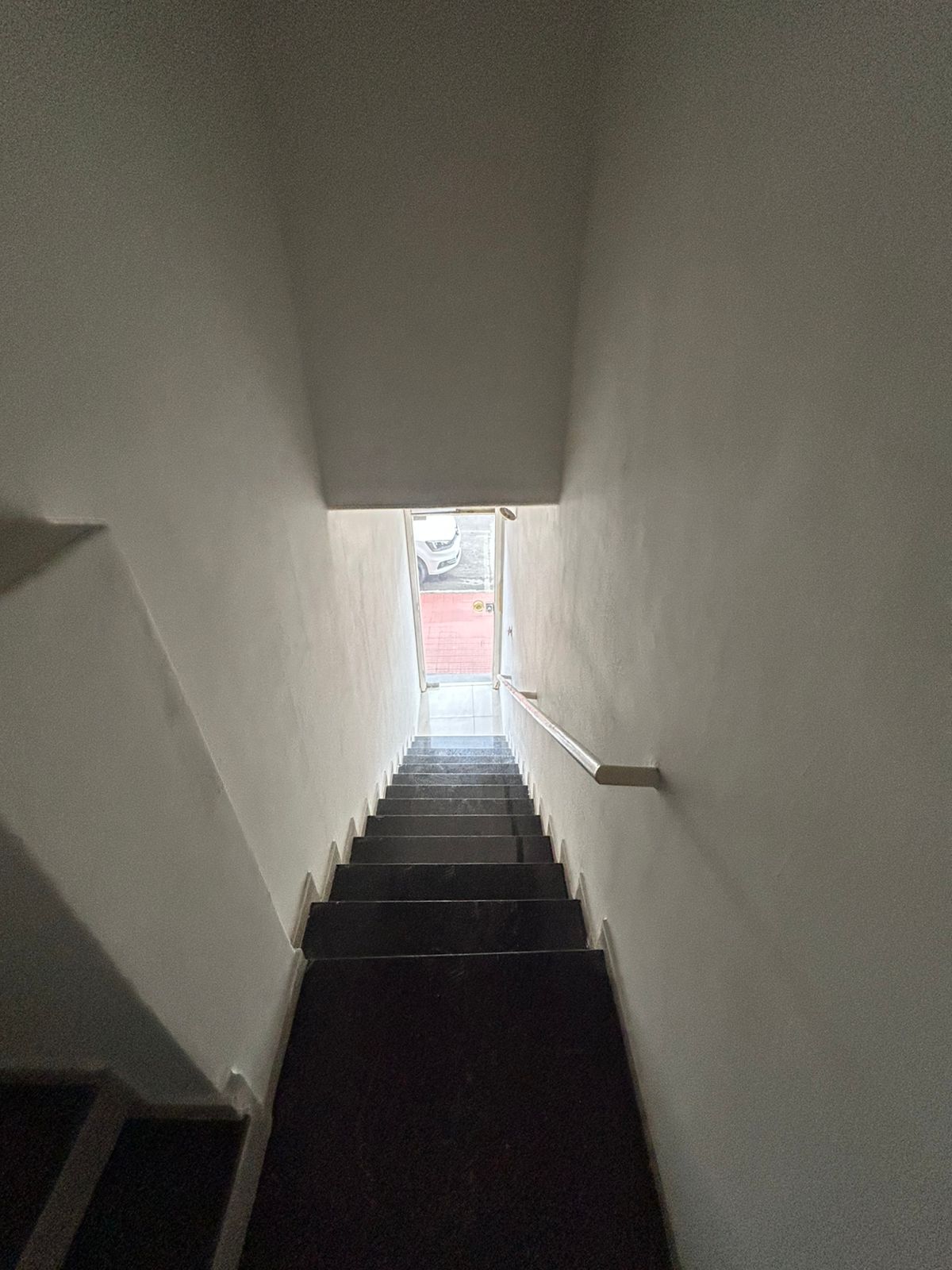 ALUGA SALA COMERCIAL NA AV. DUQUE DE CAXIAS