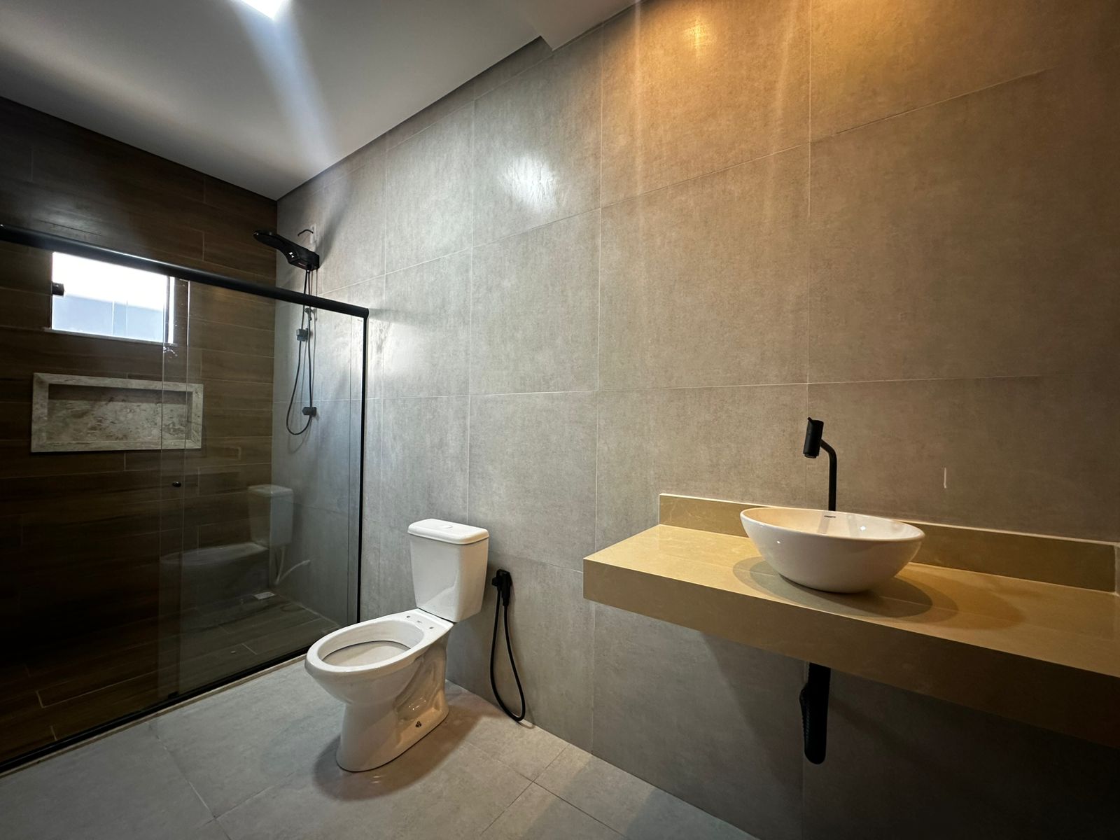Vende bela casa no Jardim América II