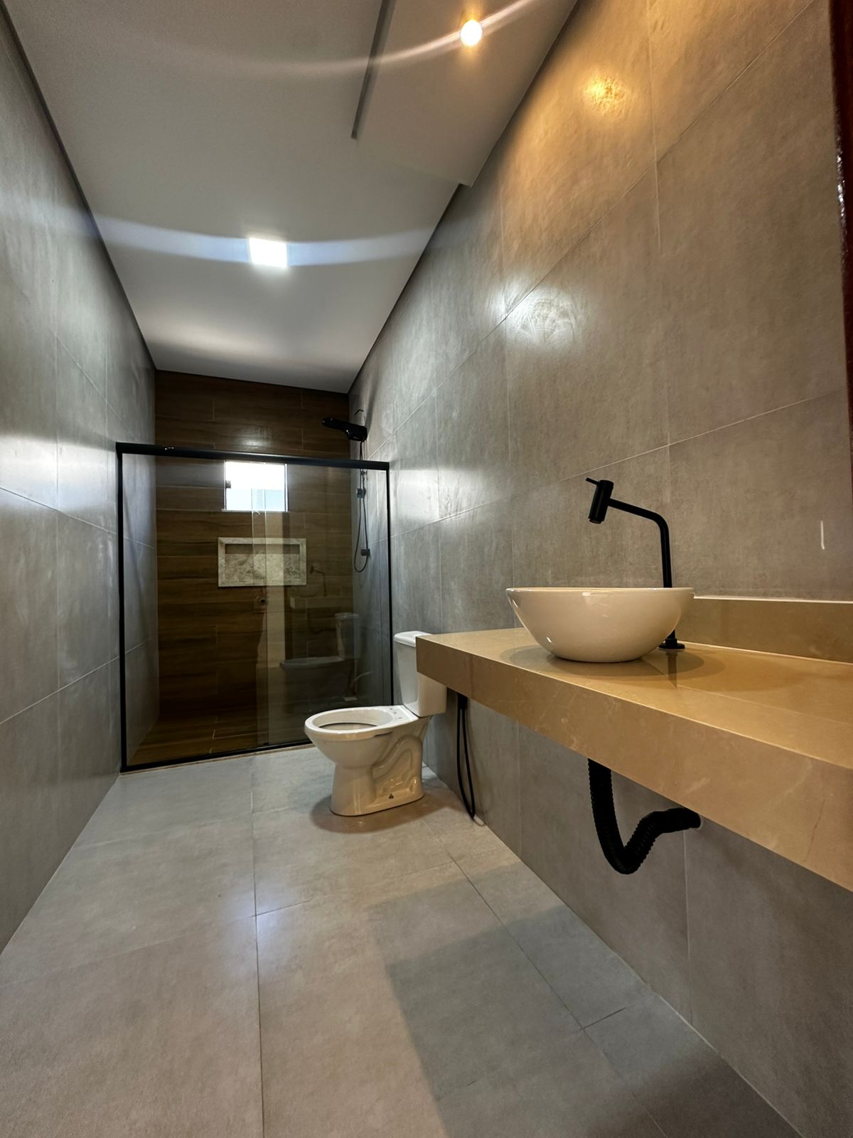 Vende bela casa no Jardim América II