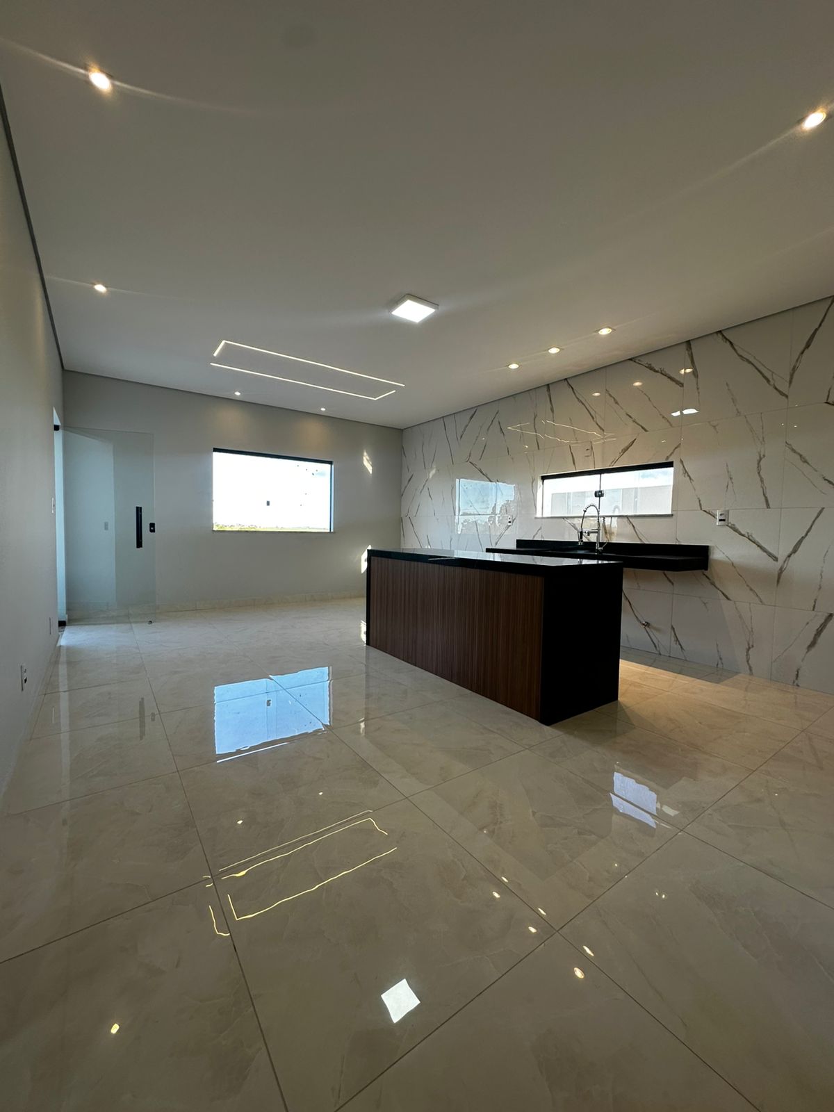 Vende bela casa no Jardim América II