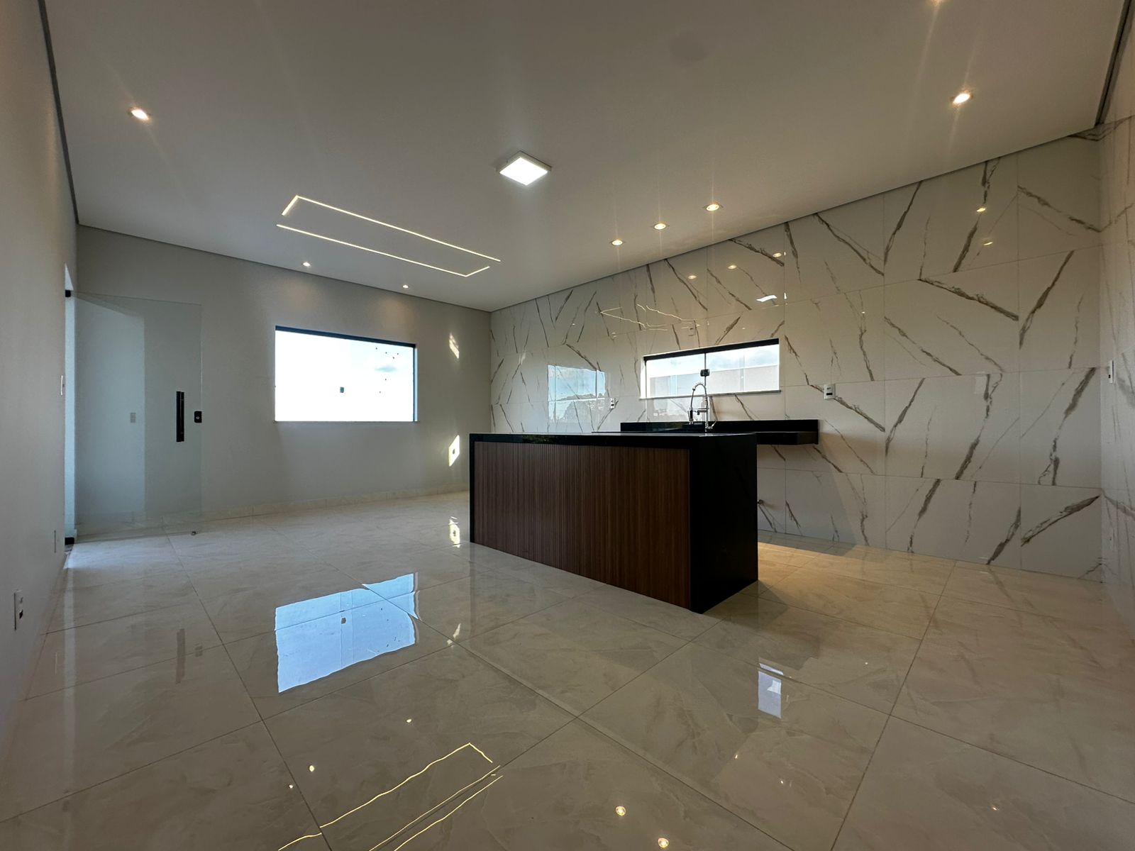 Vende bela casa no Jardim América II