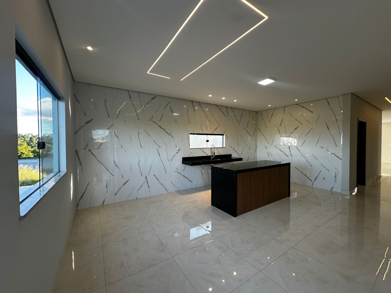 Vende bela casa no Jardim América II