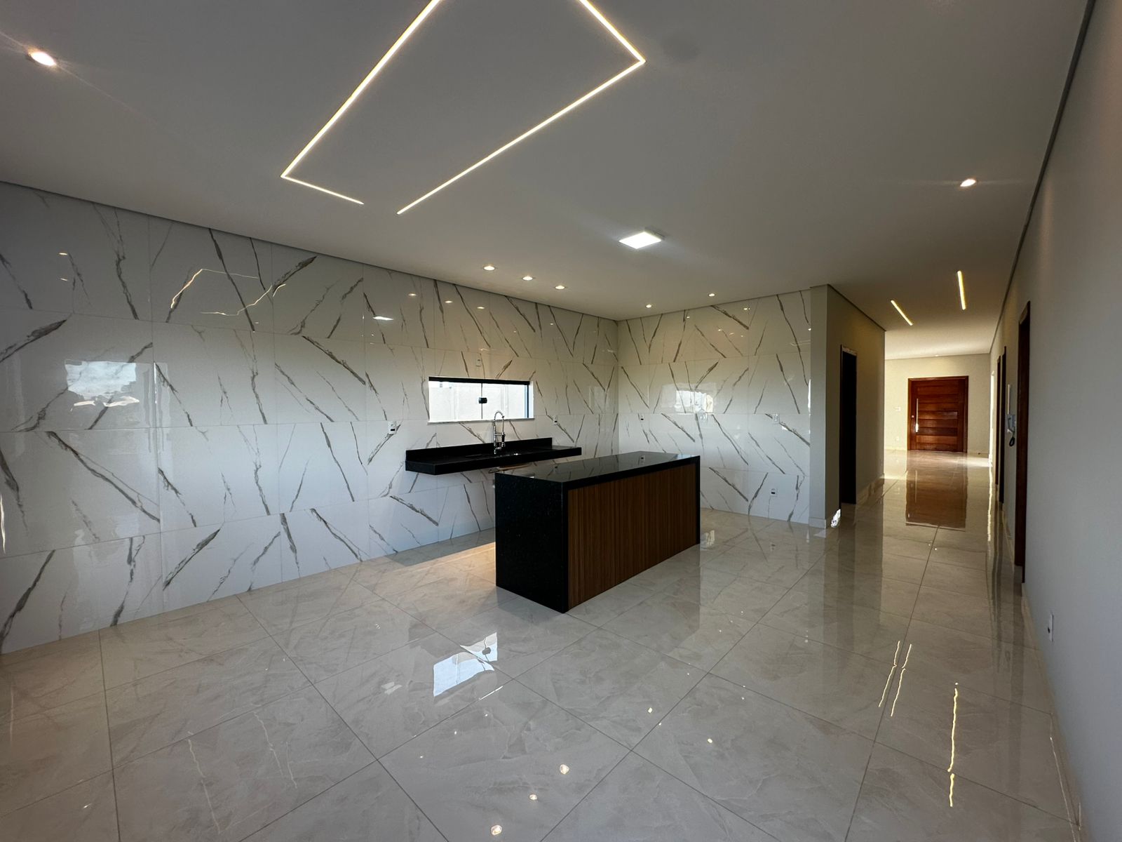 Vende bela casa no Jardim América II