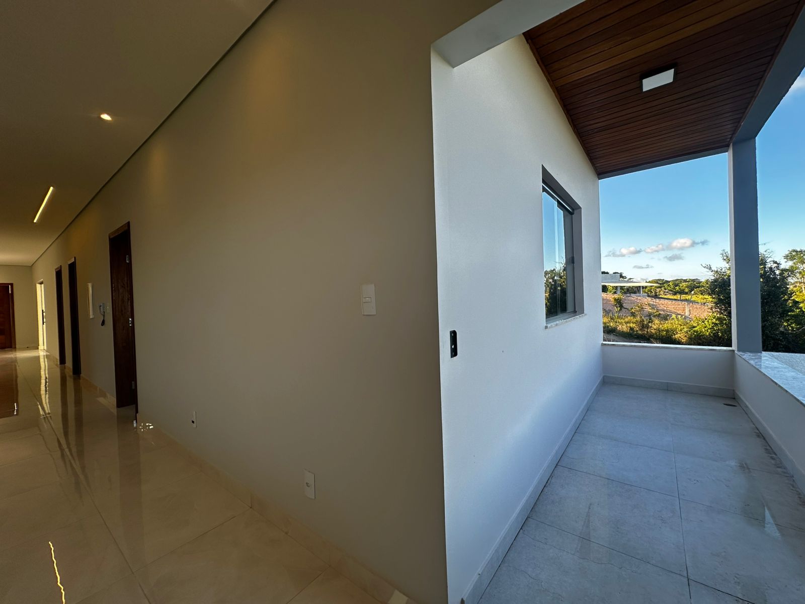 Vende bela casa no Jardim América II