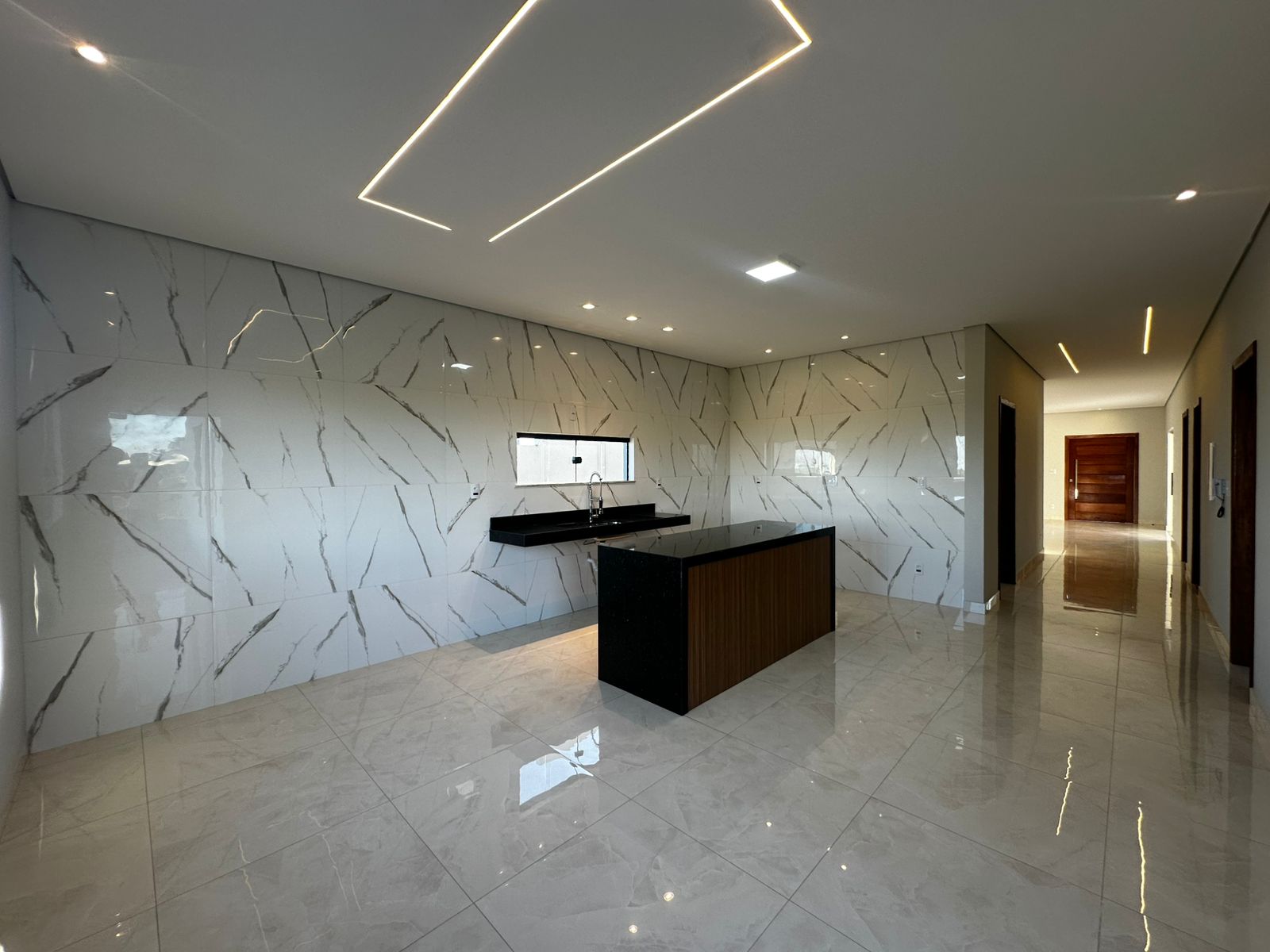 Vende bela casa no Jardim América II
