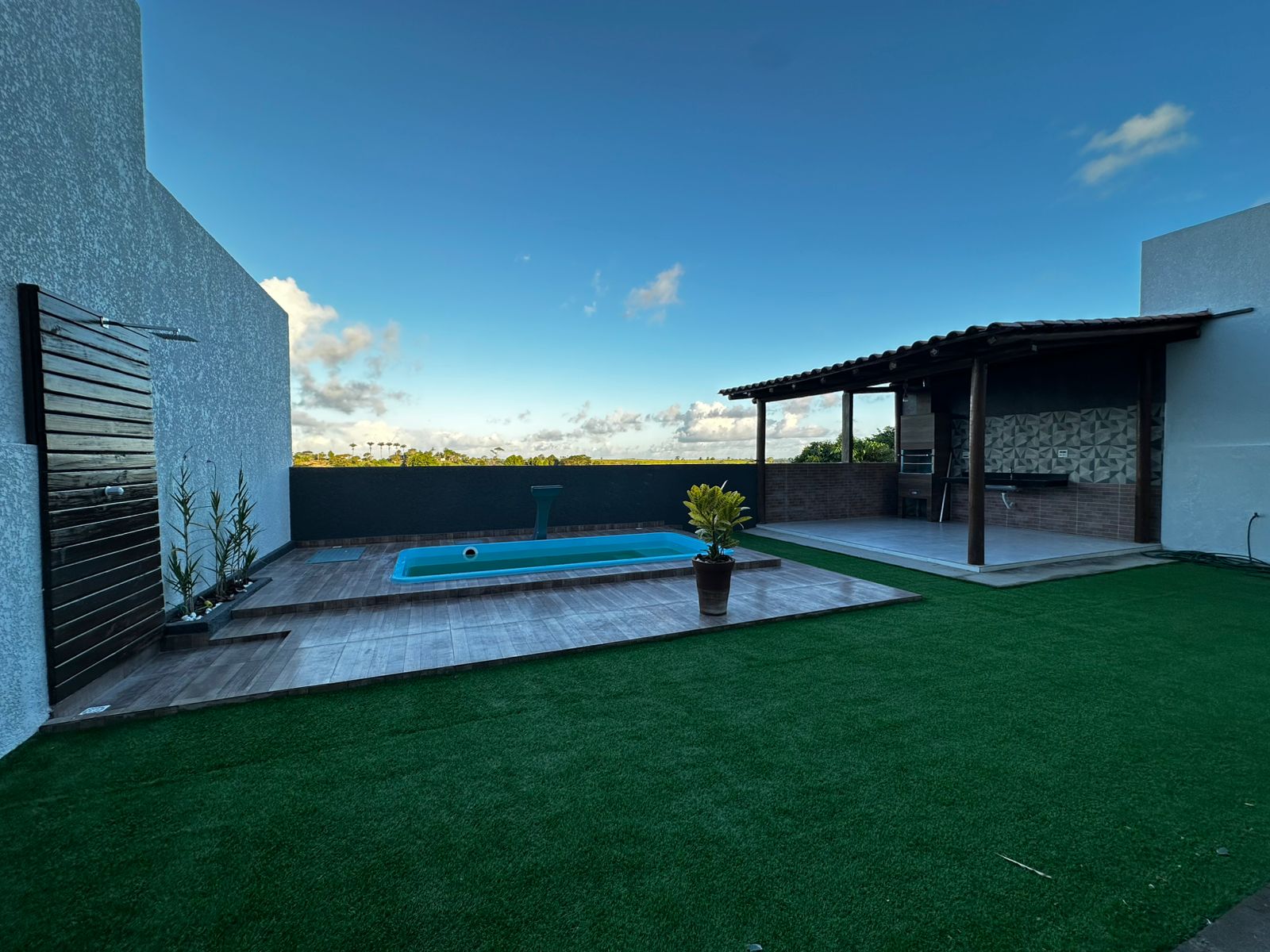 Vende bela casa no Jardim América II