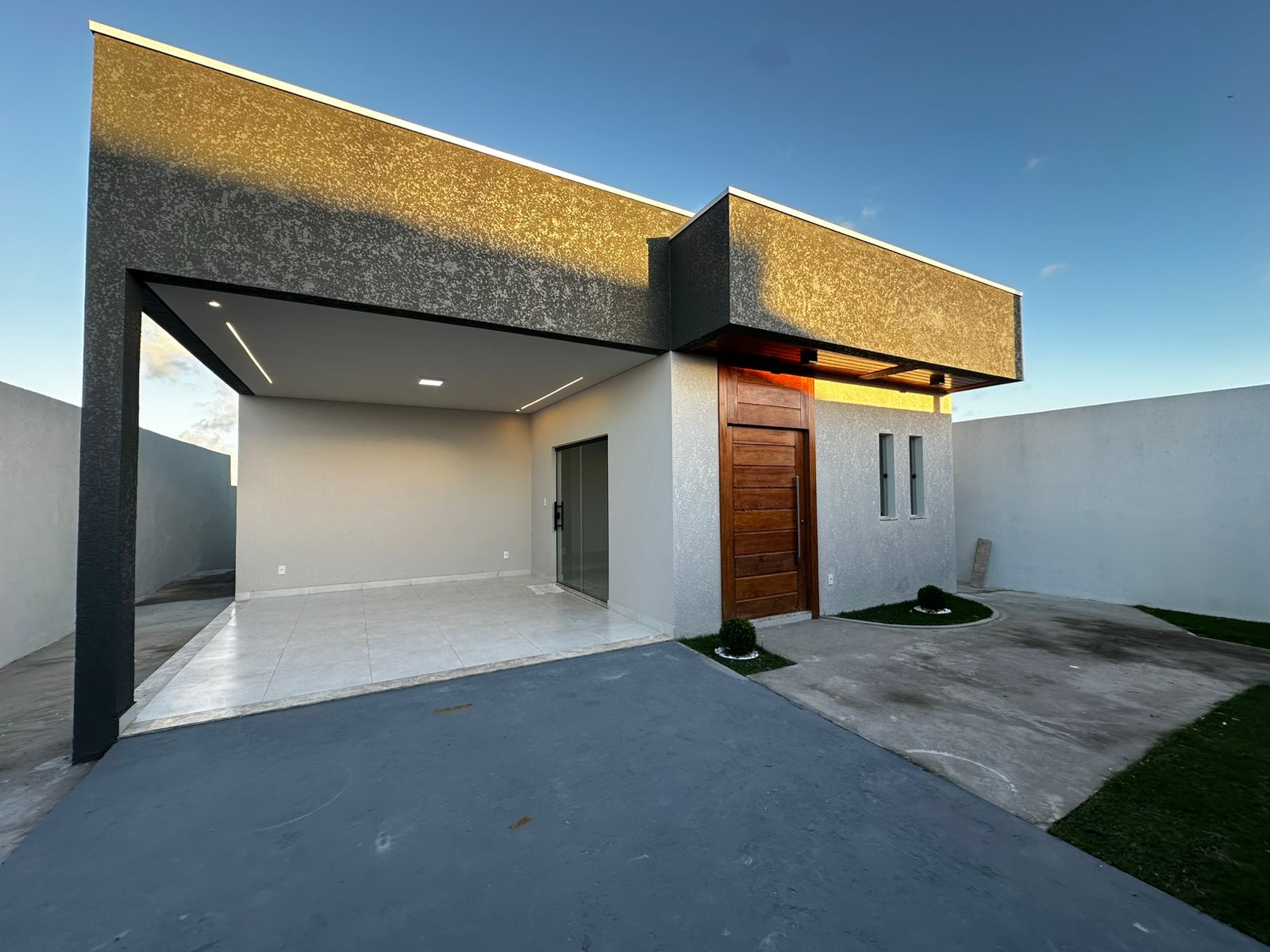 Vende bela casa no Jardim América II