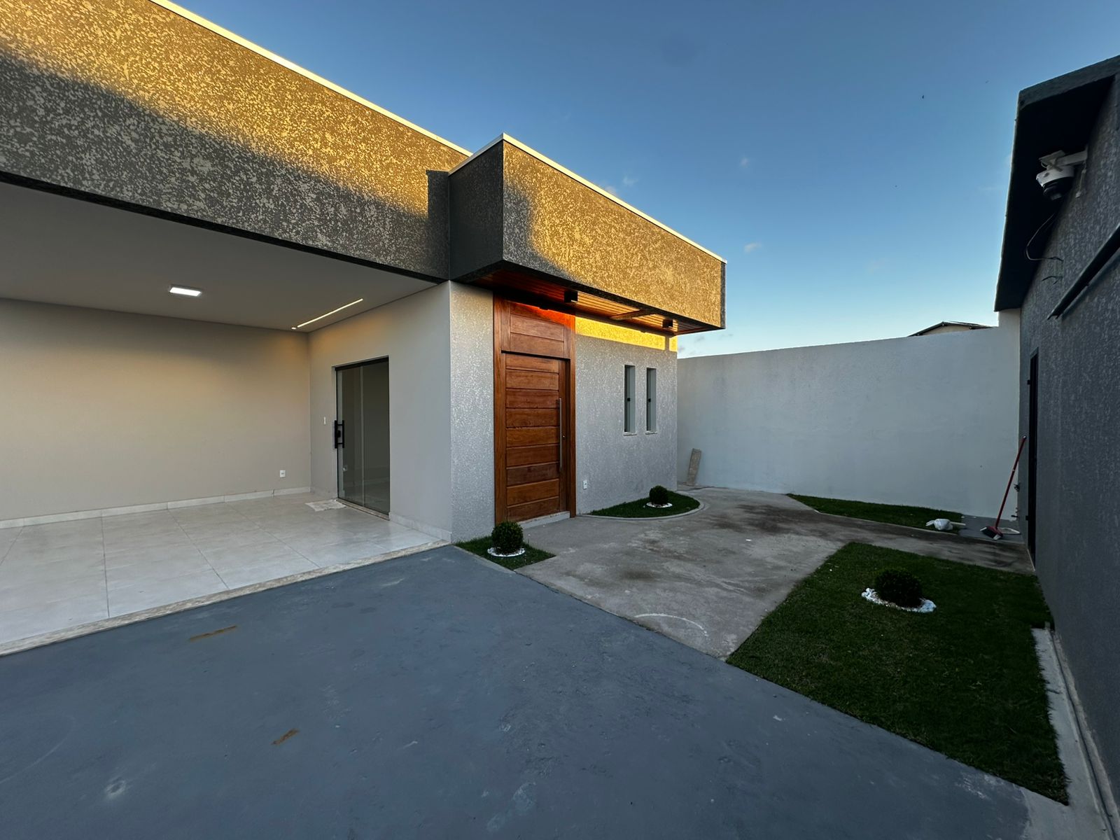 Vende bela casa no Jardim América II