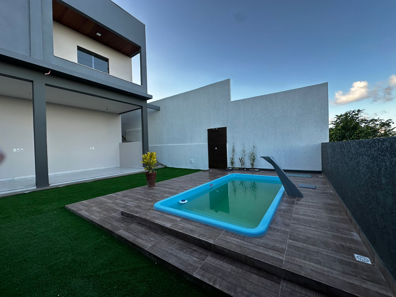 Vende bela casa no Jardim América II