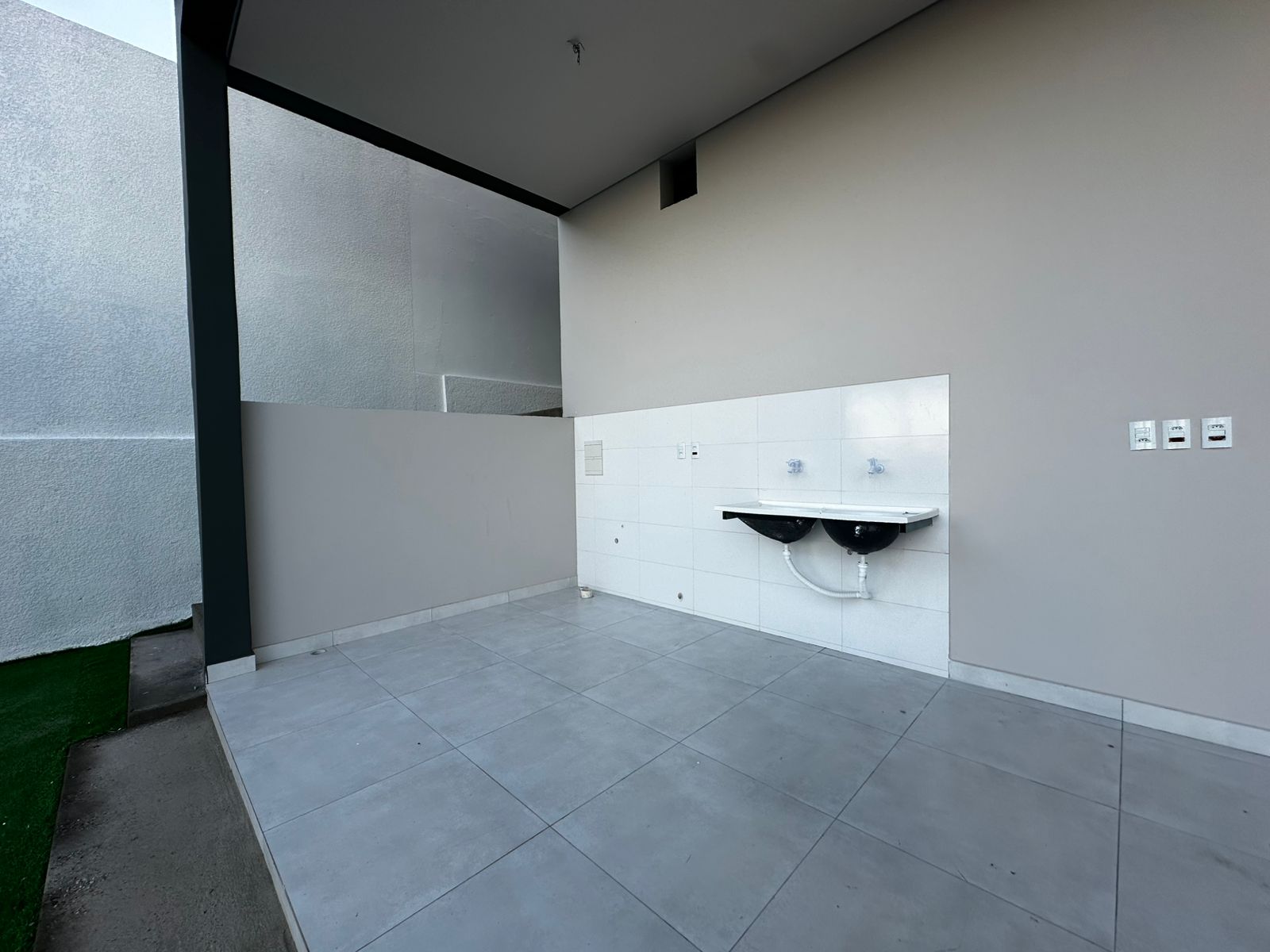 Vende bela casa no Jardim América II