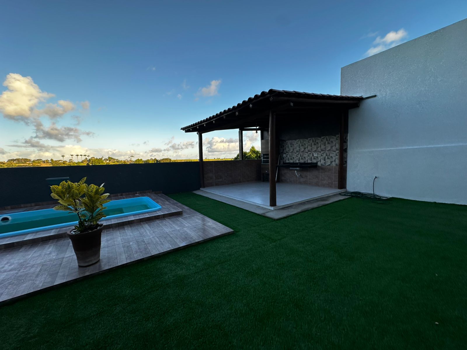 Vende bela casa no Jardim América II
