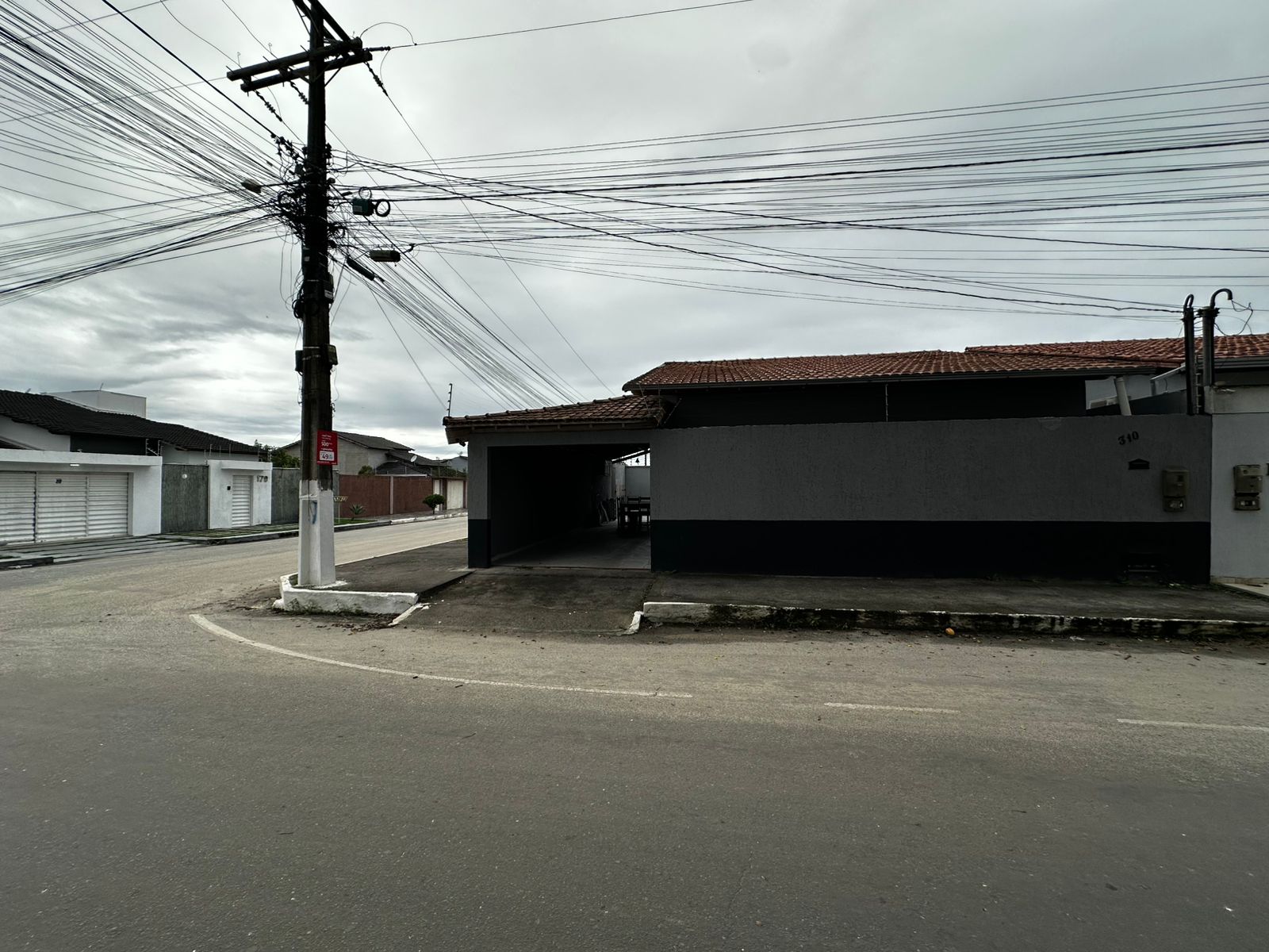 Aluga Casa Semimobiliada no Bairro Antares