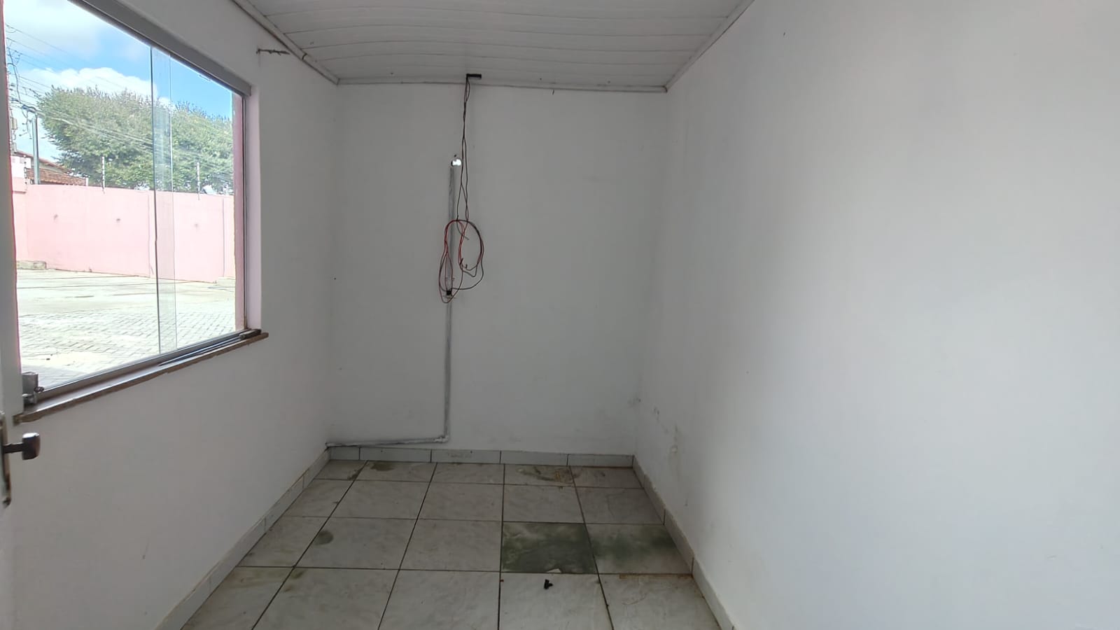 Aluga Casa Comercial no Centro