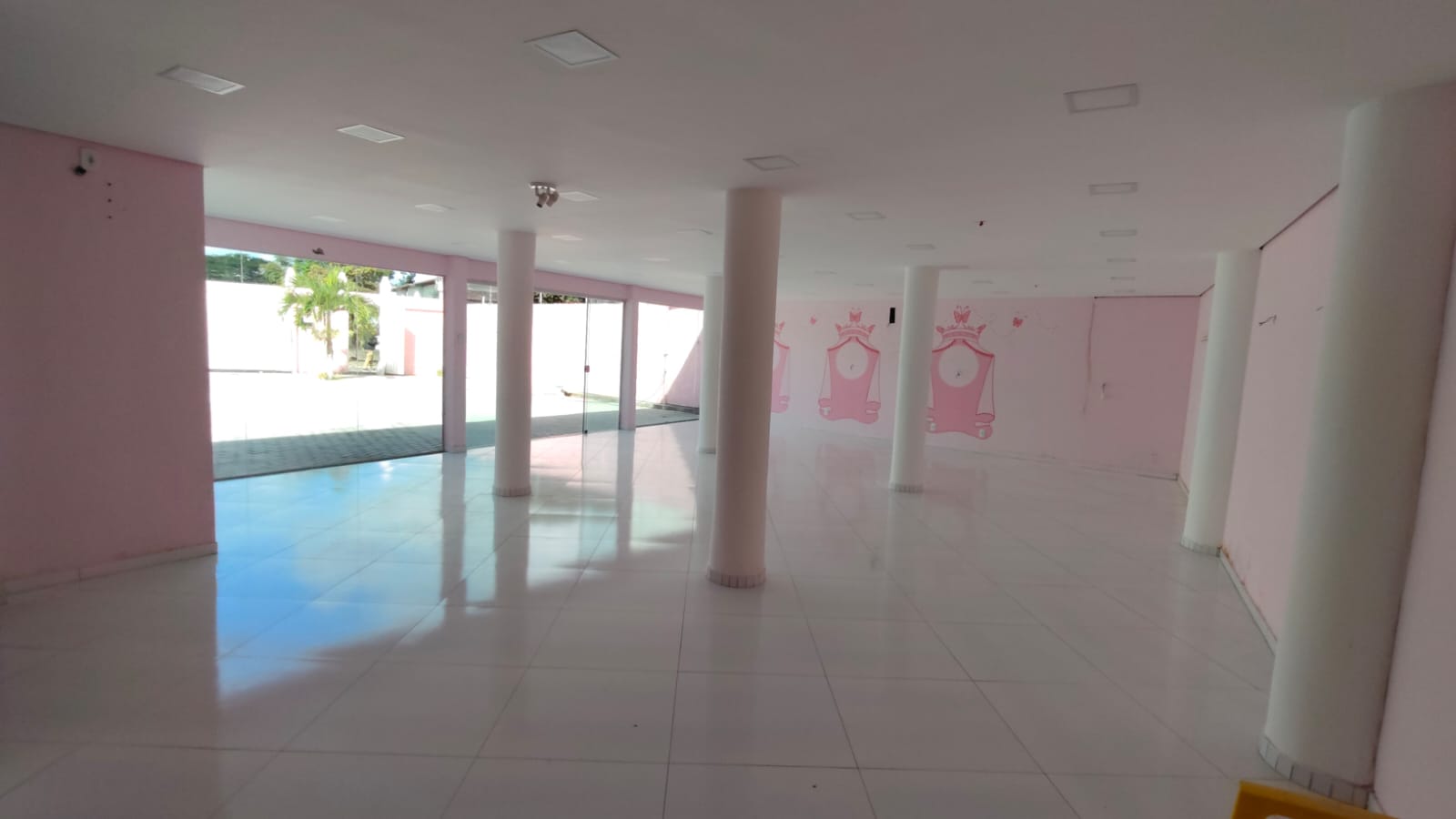 Aluga Casa Comercial no Centro