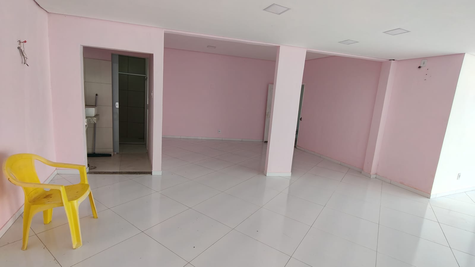 Aluga Casa Comercial no Centro