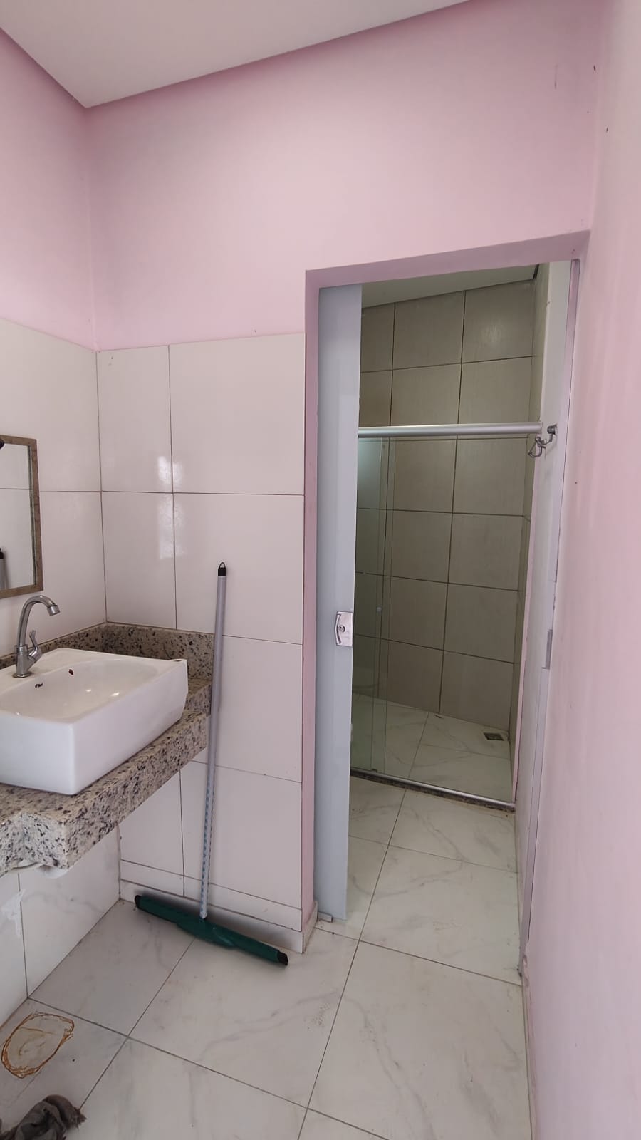 Aluga Casa Comercial no Centro