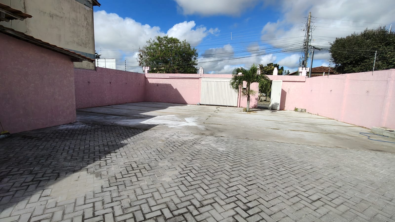 Aluga Casa Comercial no Centro