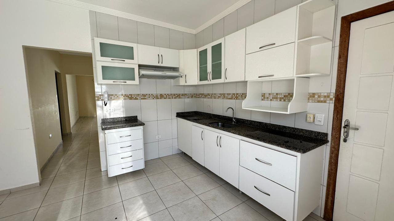 Vende casa ampla no bairro Colonial