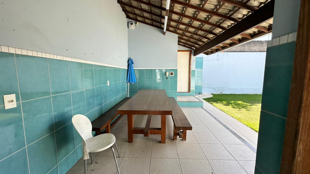 Vende casa ampla no bairro Colonial