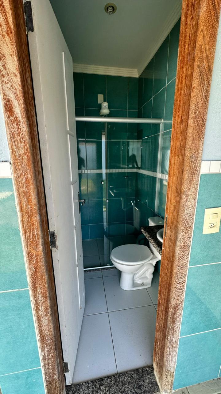 Vende casa ampla no bairro Colonial