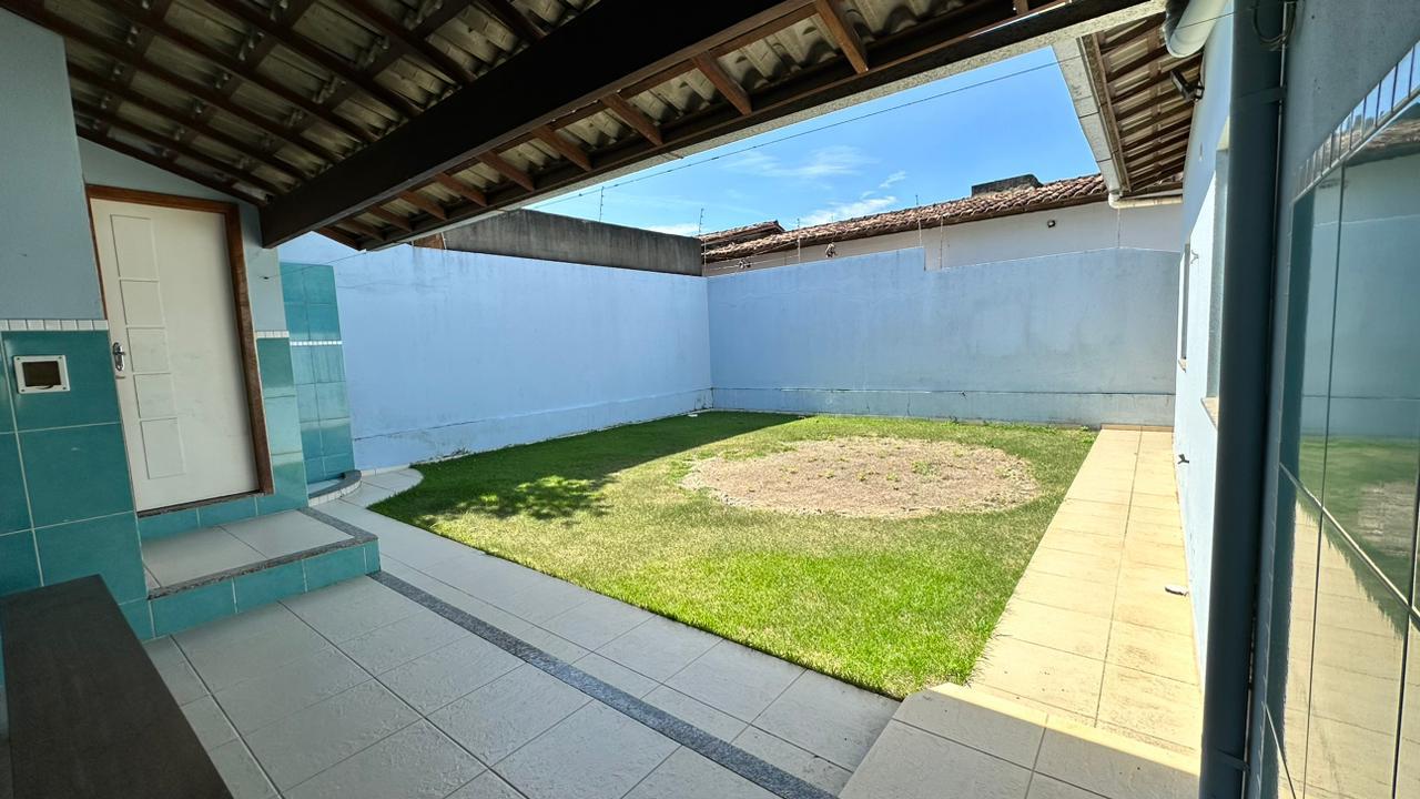 Vende casa ampla no bairro Colonial
