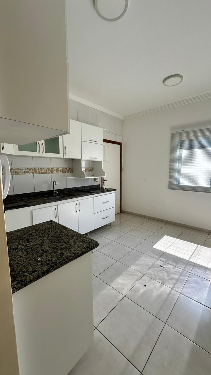 Vende casa ampla no bairro Colonial