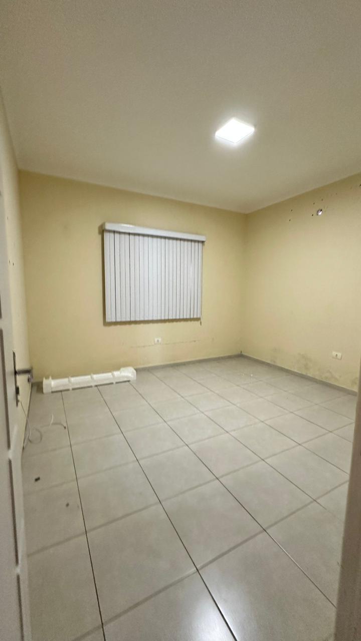 Vende casa ampla no bairro Colonial
