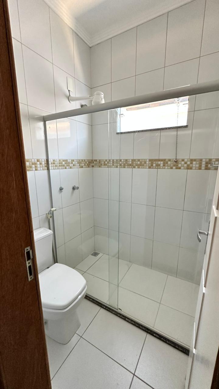 Vende casa ampla no bairro Colonial