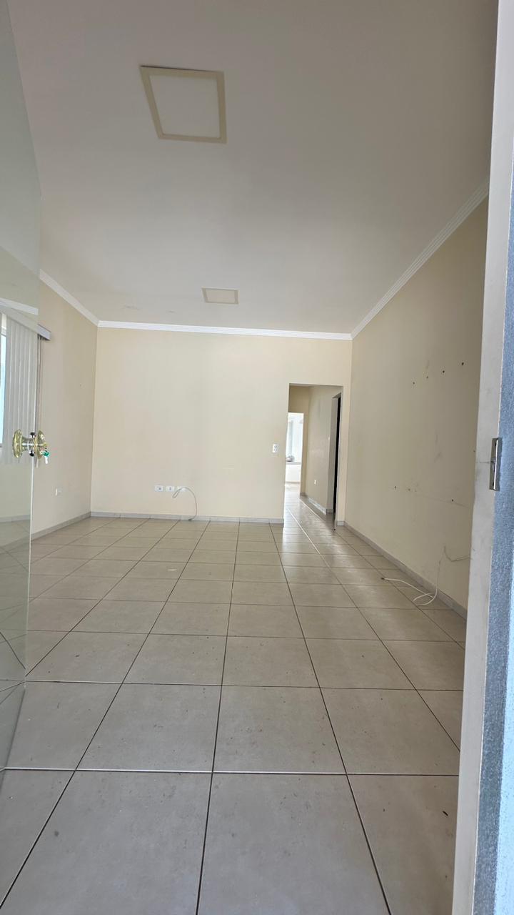 Vende casa ampla no bairro Colonial