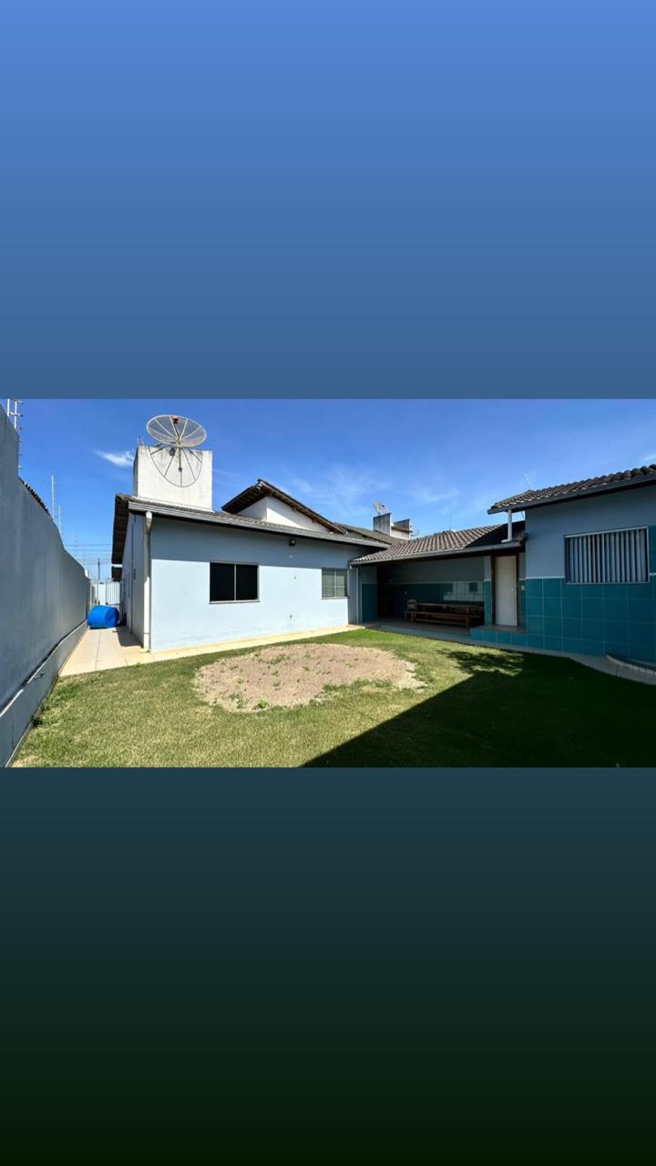 Vende casa ampla no bairro Colonial