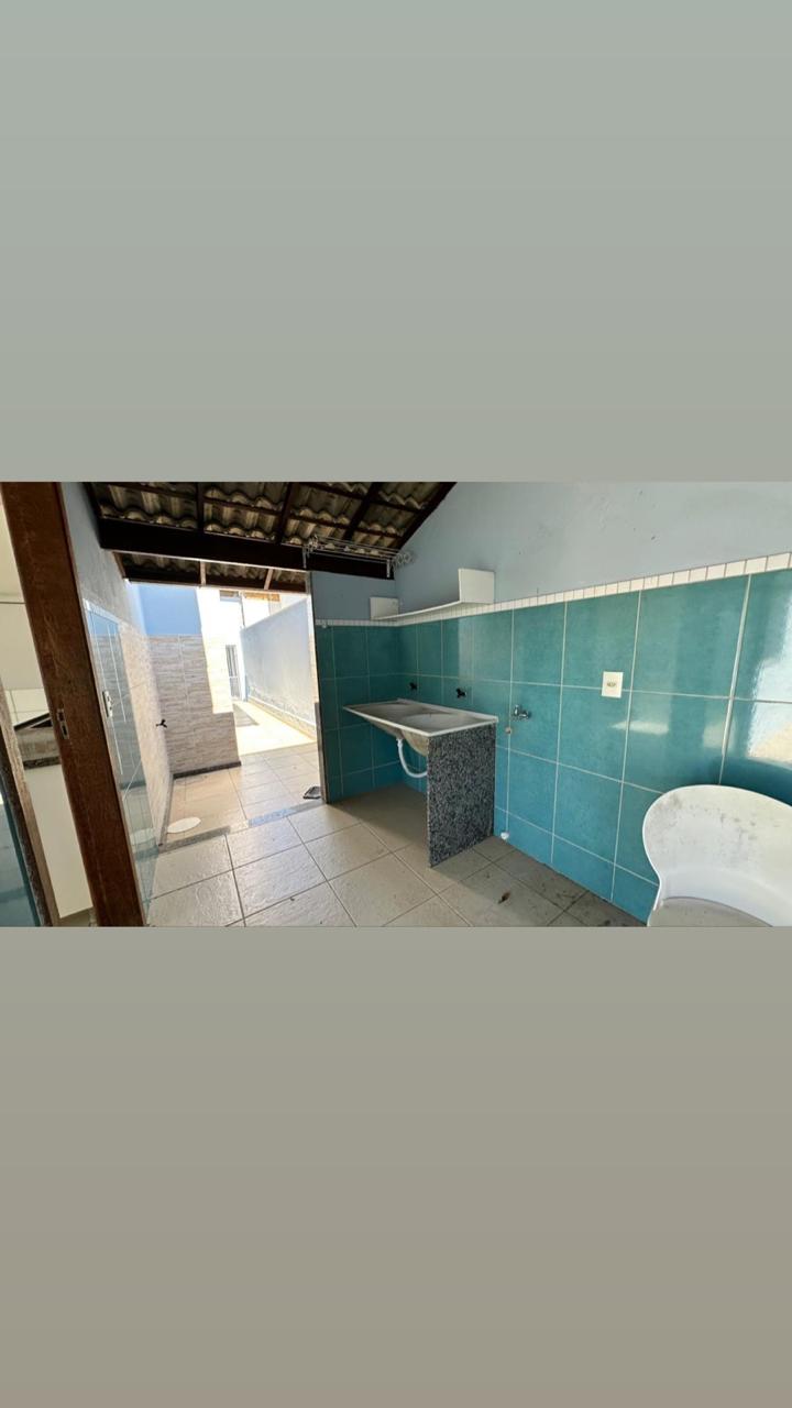 Vende casa ampla no bairro Colonial